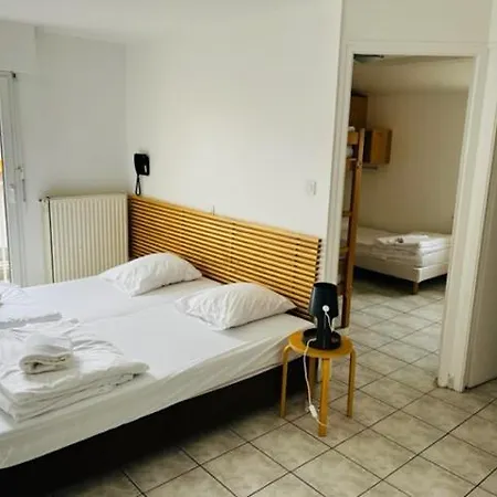 Hotel Hostel Les Bois Verts *